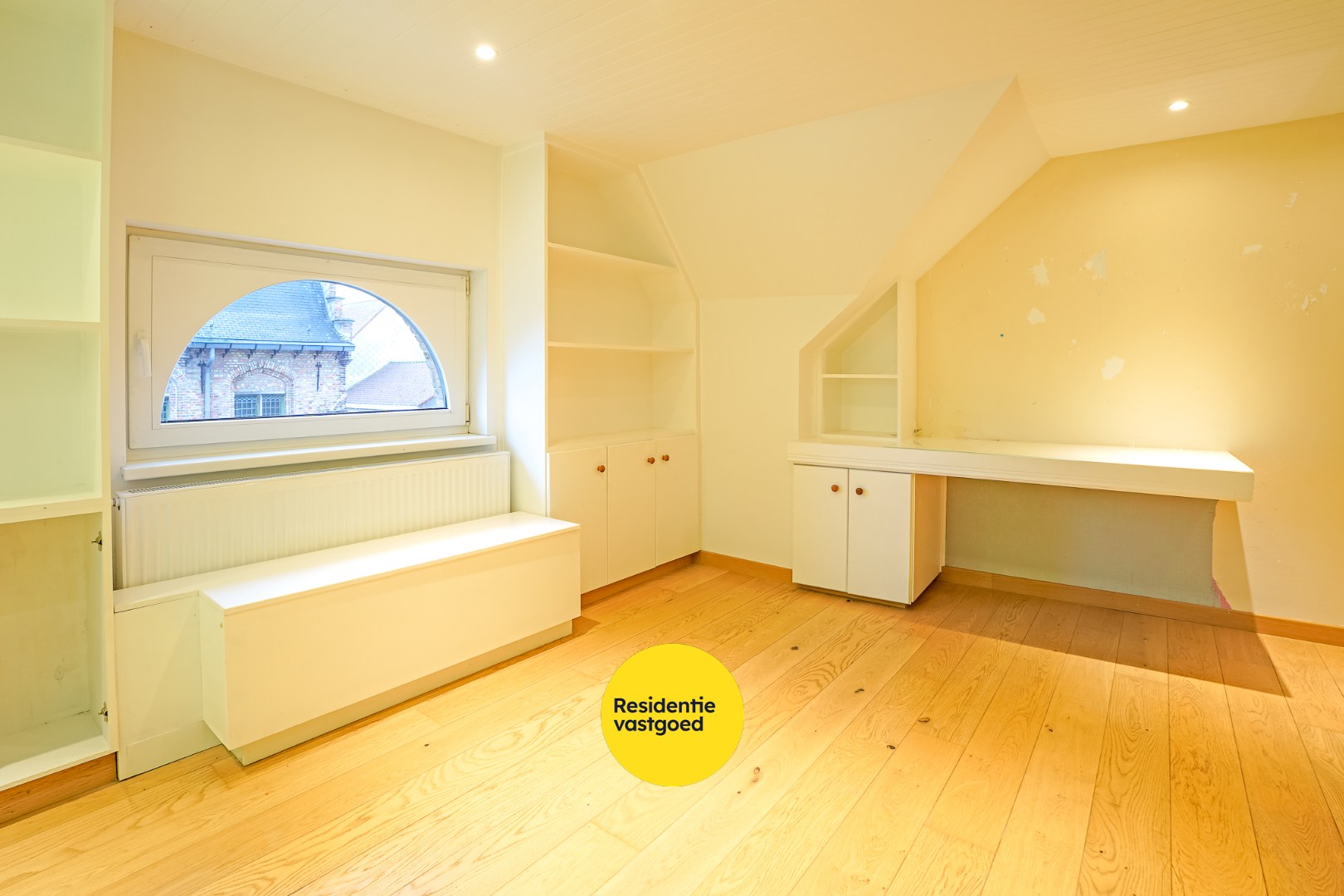 Herenhuis met handelsruimte &amp; wellness in Nieuwpoort-Stad 