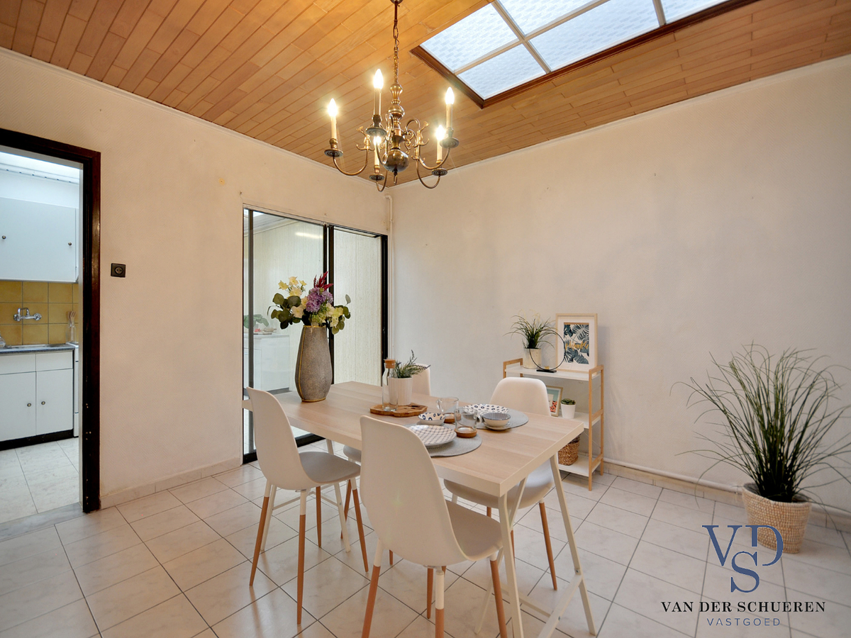 Rijwoning met tuin nabij station Gent-Sint-Pieters. Top-ligging nabij tram en trein ! 