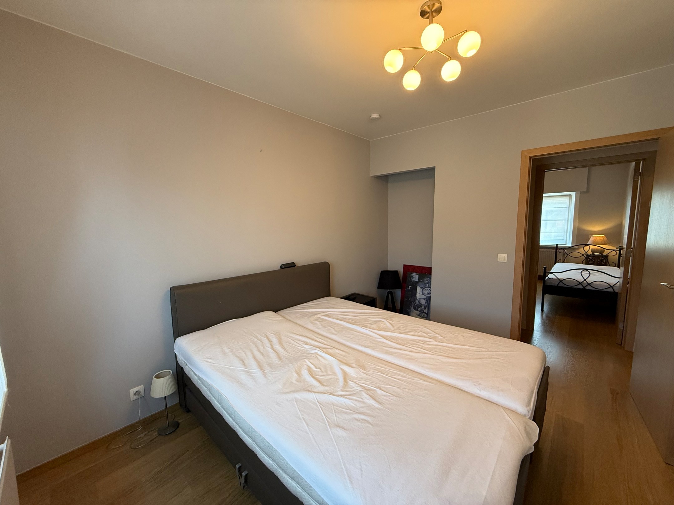 Non meublé - Maison bien entretenue avec trois chambres située dans le vieux Knokke, à distance de marche du centre commercial de Knokke et du Zoute. 