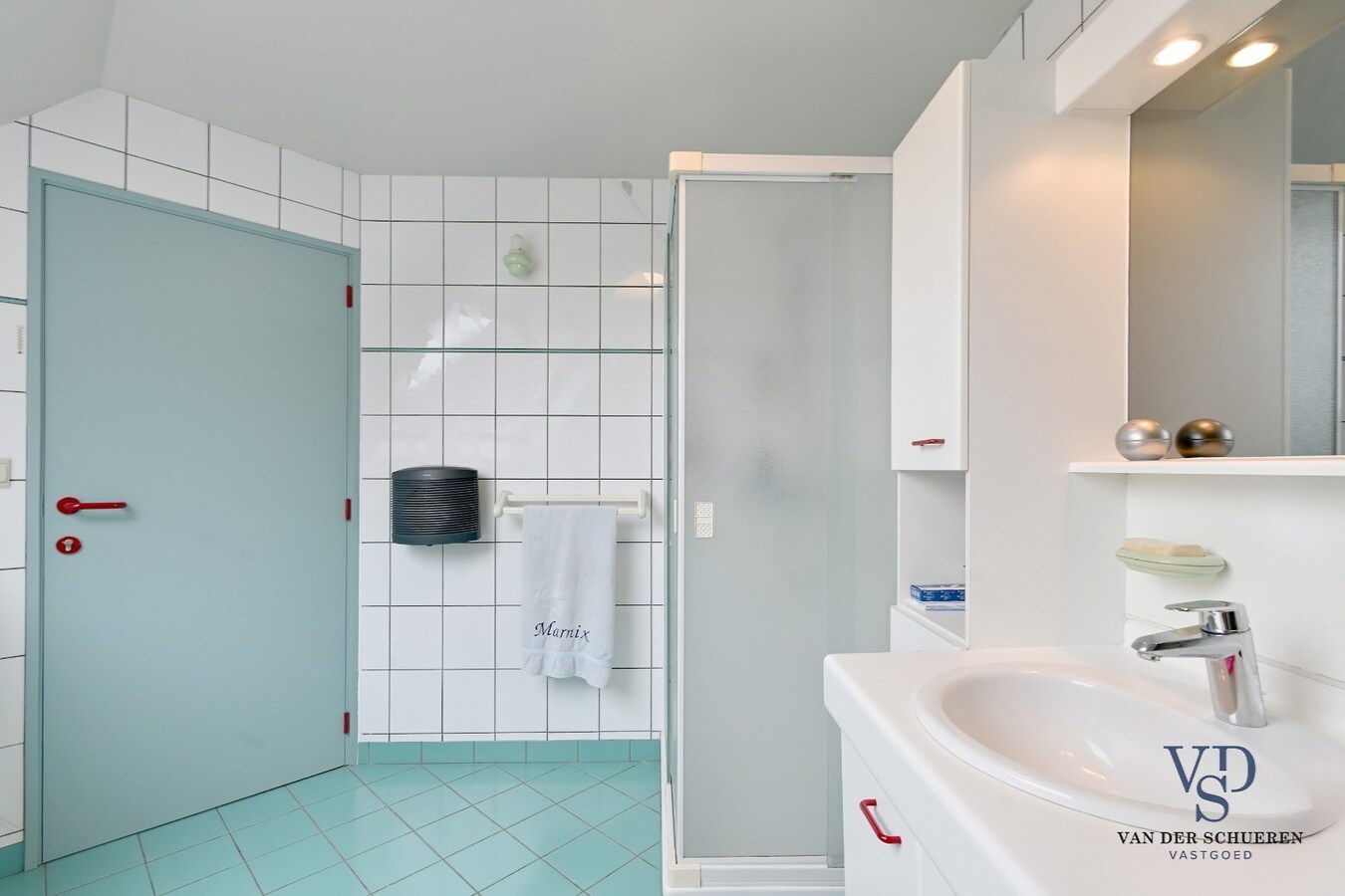 Ruim handelspand met penthouse in villastijl 