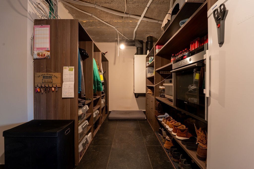 PRACHTIG GERENOVEERDE WONING MET 3 SLAAPKAMERS, 2 BADKAMERS, INPANDIGE GARAGE EN PAARDENSTALLINGEN MET ENERGIEZUINIG EPC TE WIJER (NIEUWERKERKEN) 