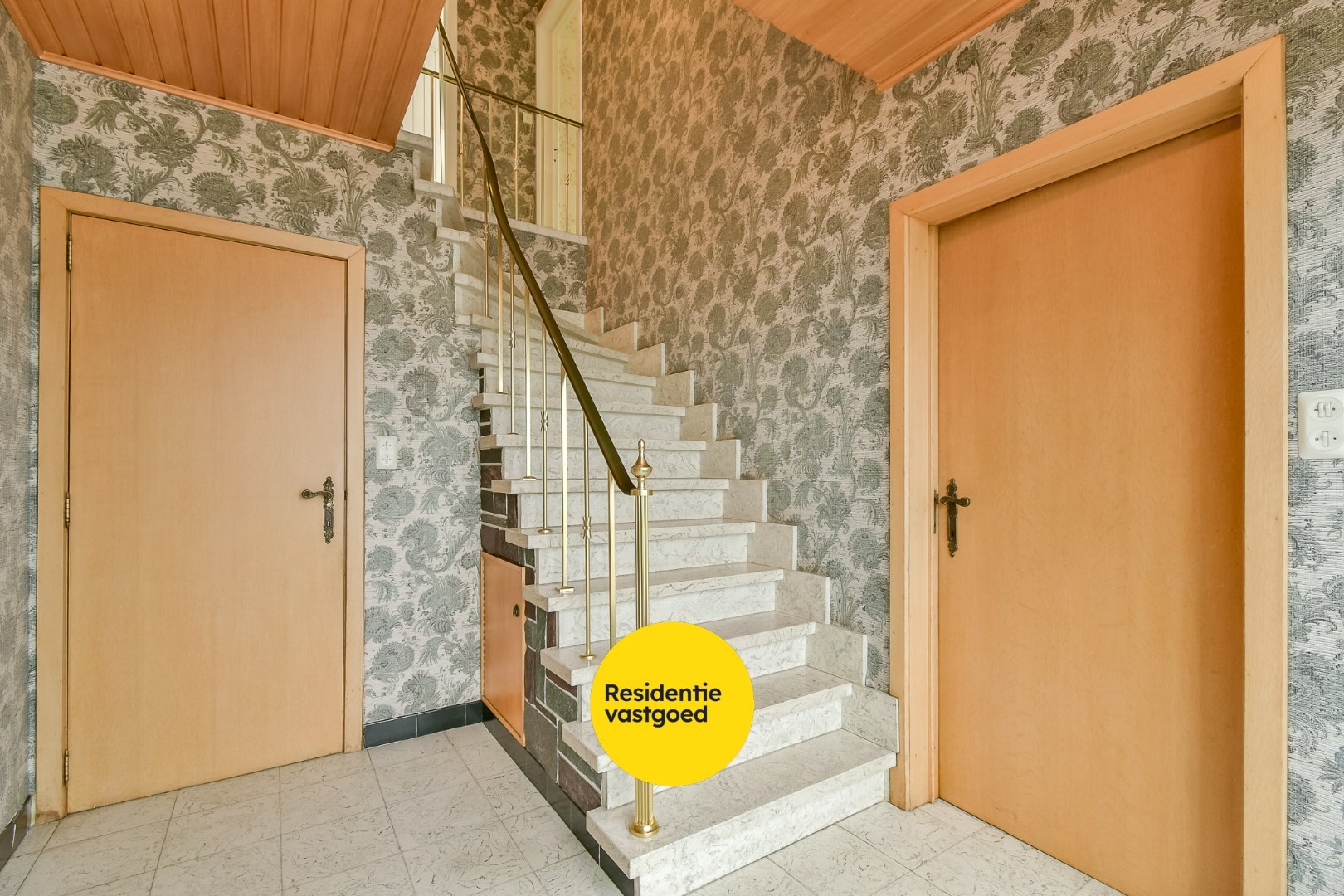 Statige woning met ruime loodsen in Kortemark! 