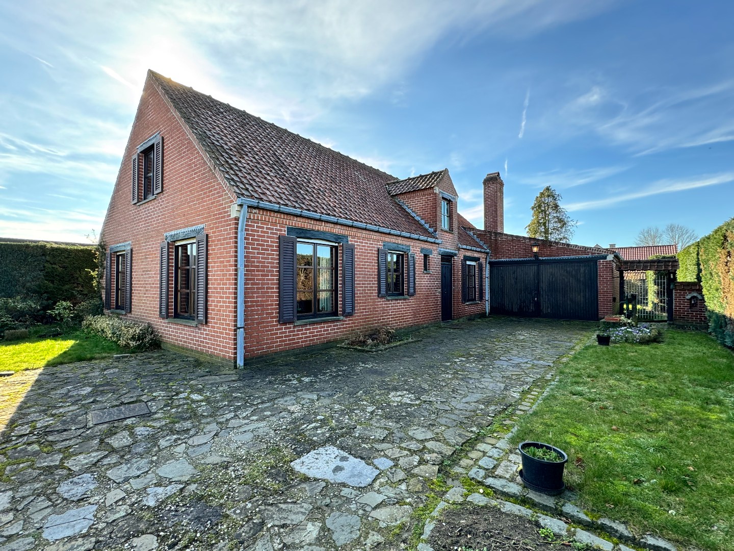 Charmante woning met garage en tuin op 963 m² te Zulte 