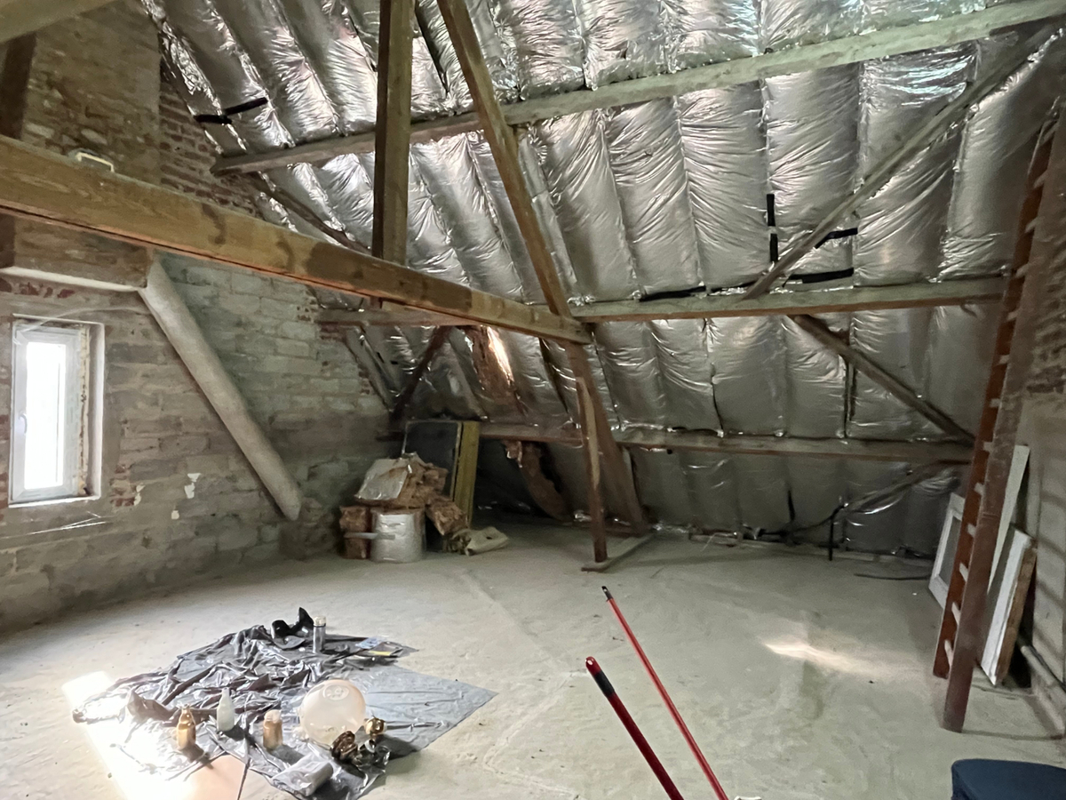 Aangename woning met tuin : zeer rustig gelegen én op slechts 50 m van de Gaverse Markt. 