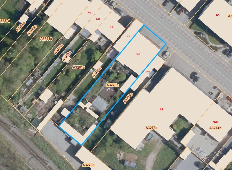 Gezinswoning met 6 slpk. en ruime garage op perceel van 1233m² te Leopoldsburg 