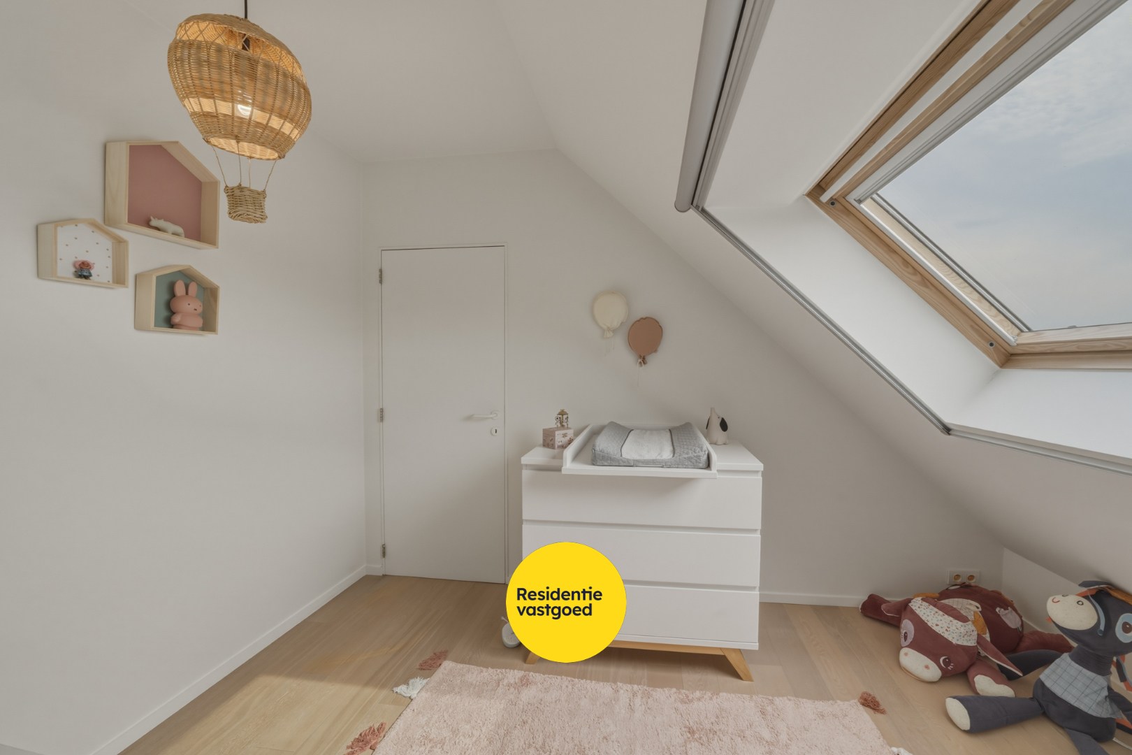 Ruime instapklare woning met zongerichte tuin in hartje Oudenburg 