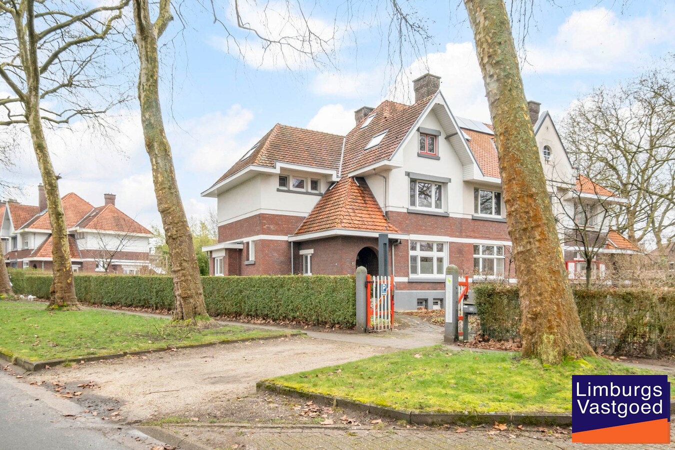 Woonhuis met verschillende praktijkruimtes te Waterschei, op een perceel van 6a80ca 