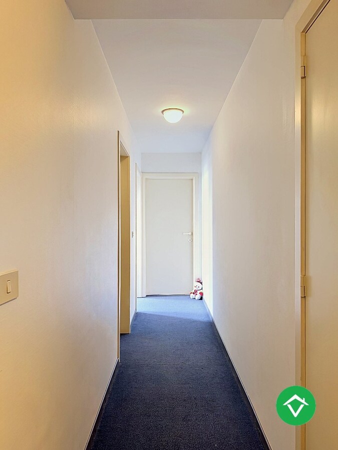 Instapklaar dakappartement met 4 slaapkamers, 2 terrassen en autostaanplaats te Roeselare (160m²) 