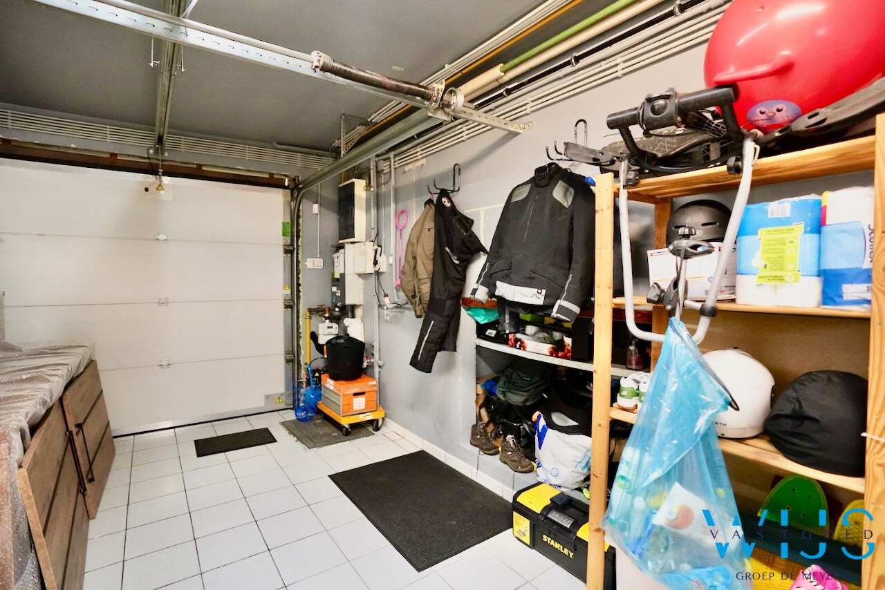 Ruime gezinswoning met 5 slaapkamers te Zelzate! 