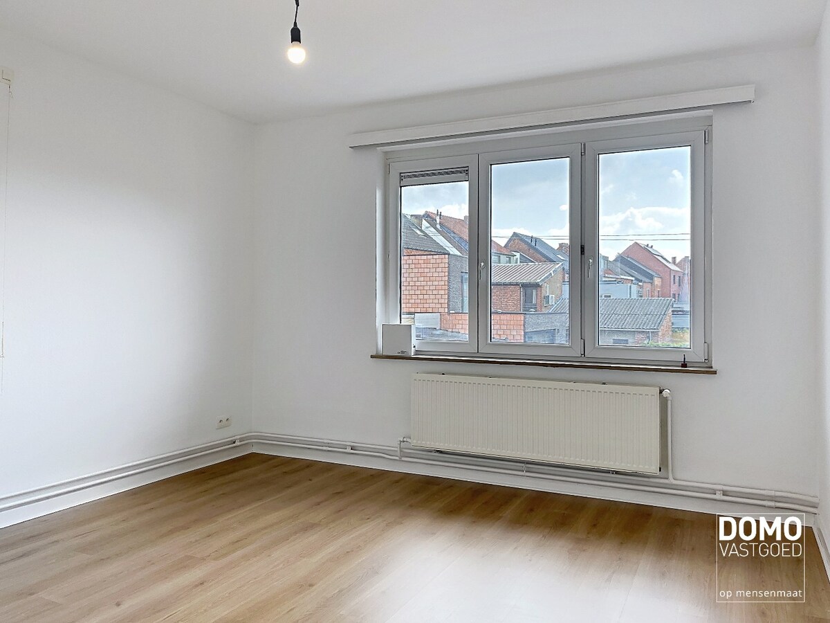 APPARTEMENT MET 2 SLAAPKAMERS EN GARAGEBOX NABIJ CENTRUM VAN HASSELT 