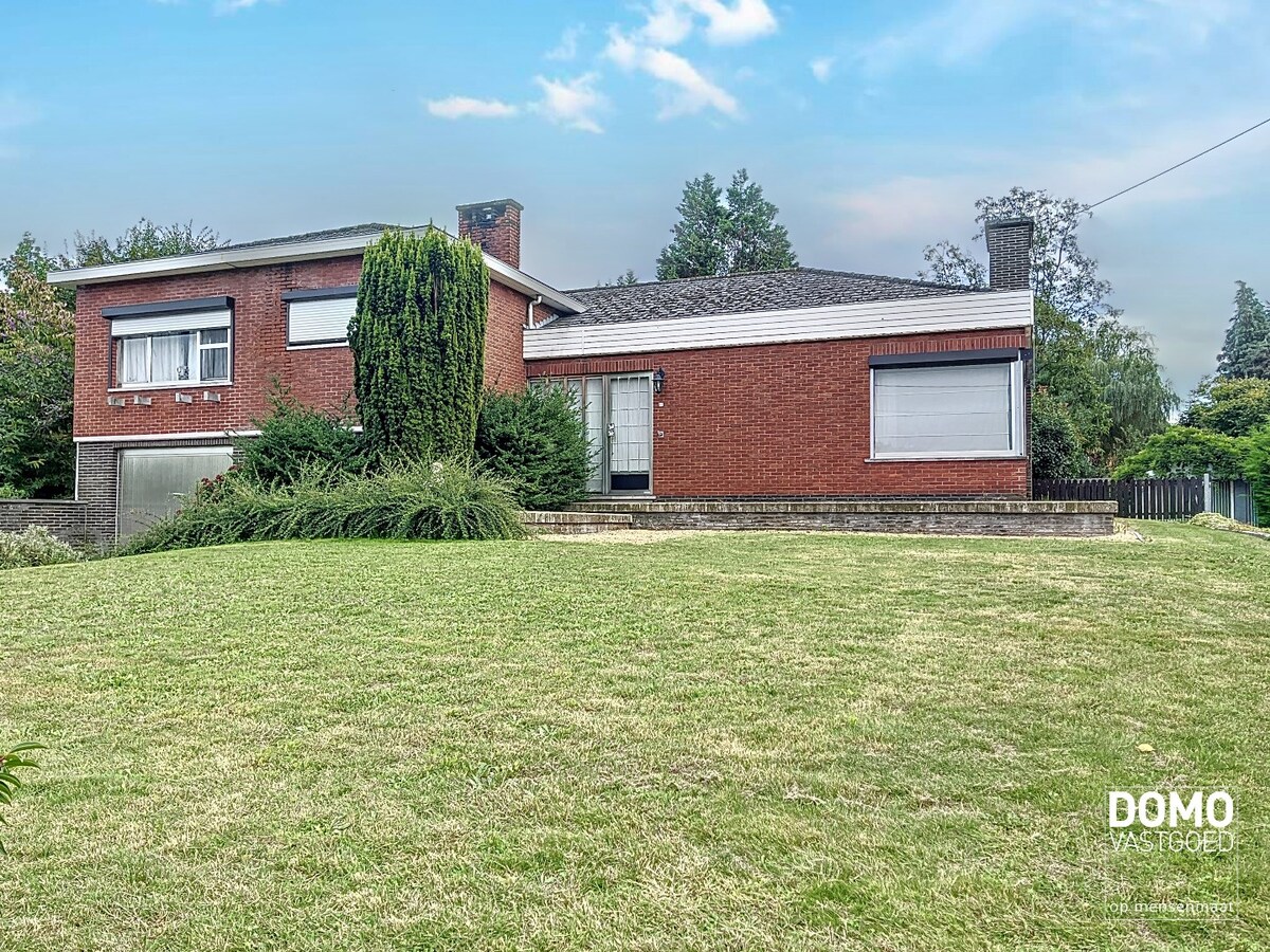 Ruime woning met tuin, inpandige garage en 4 slaapkamers in Linkhout. 