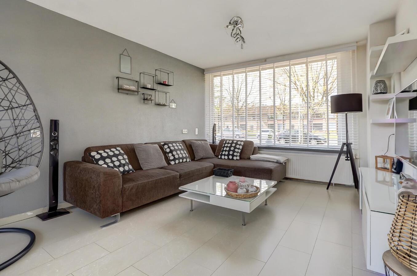 Tussenwoning met 4 slaapkamers en ruime garage van 6 x 5 m! 