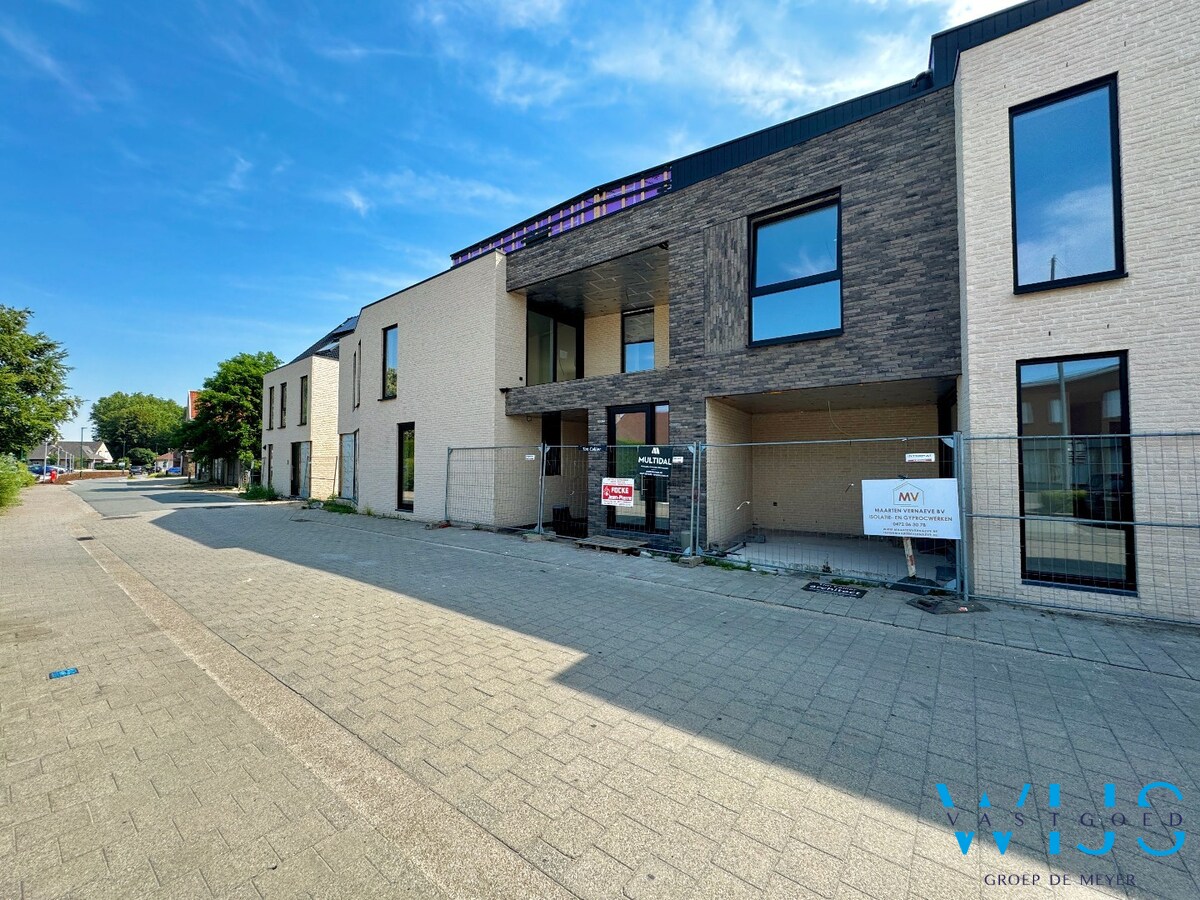 Gelijkvloers nieuwbouwappartement met private inkom en tuin 