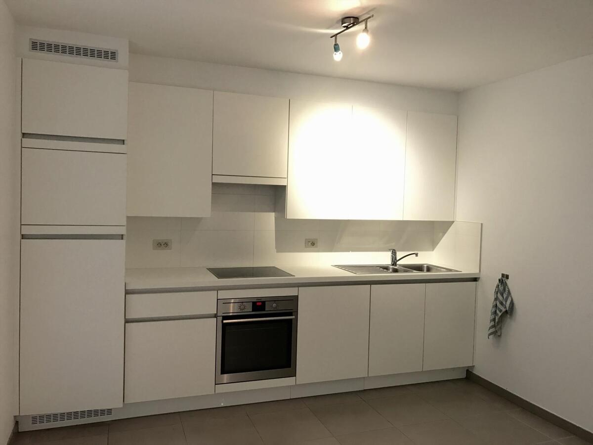 INSTAPKLAAR APPARTEMENT MT TERRAS OP ZUCHT VAN ZEE OOSTENDE 