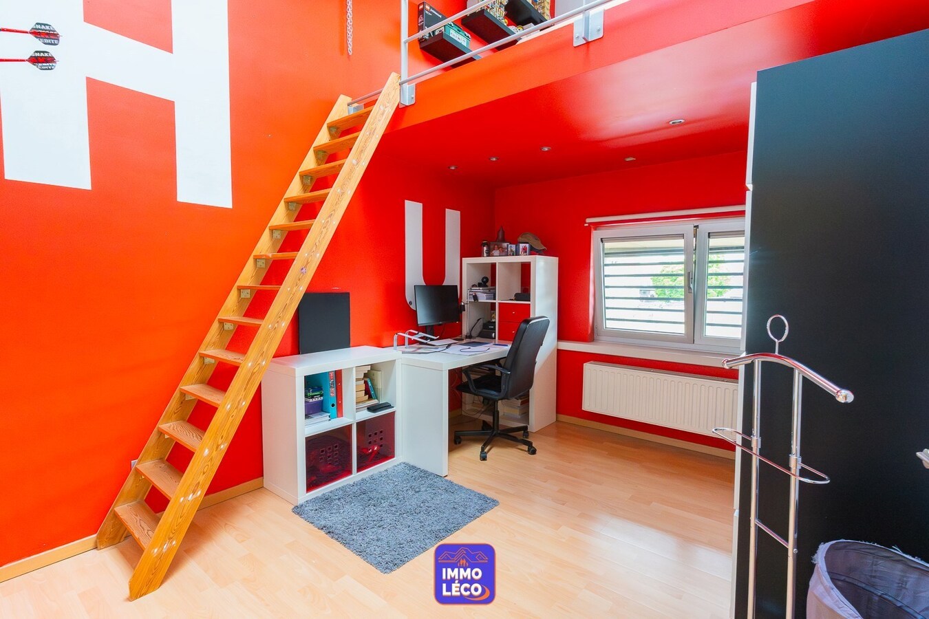 Maison moderne (surface habitable de 486m²), double garage et jardin, en plein centre-ville ! COUP DE COEUR ! 