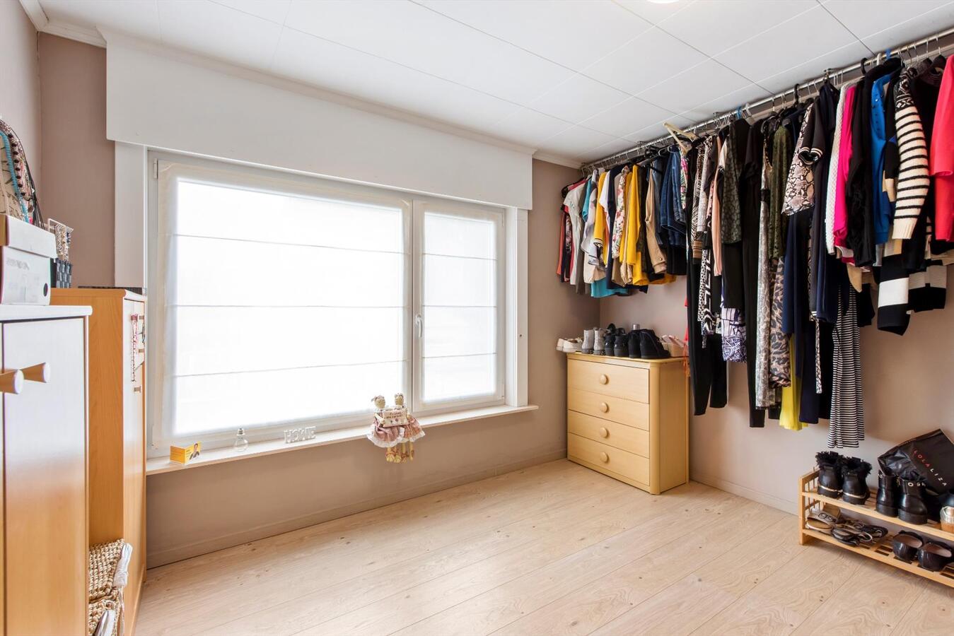 Prachtig gerenoveerde woning met 3 slaapkamers en zongerichte tuin. 