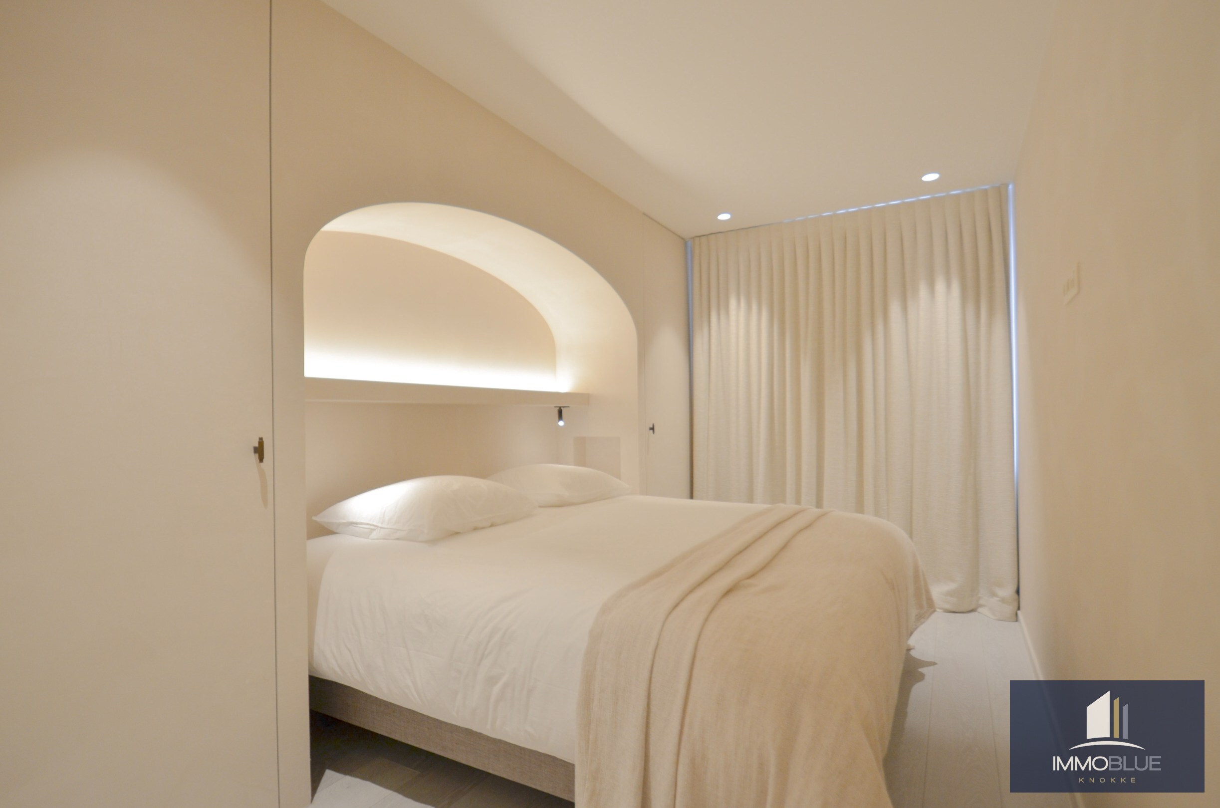 Appartement exceptionnel avec vue frontale sur la mer et une façade d’environ 11,5 mètres, situé au Zoute. 