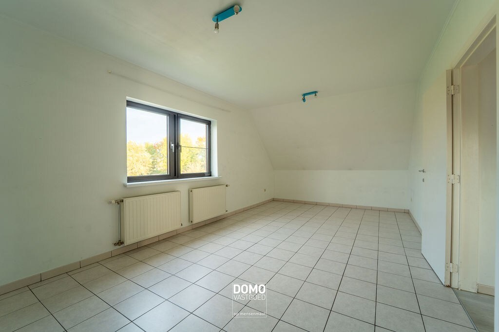 Instapklaar appartement met garage, rustig gelegen. 