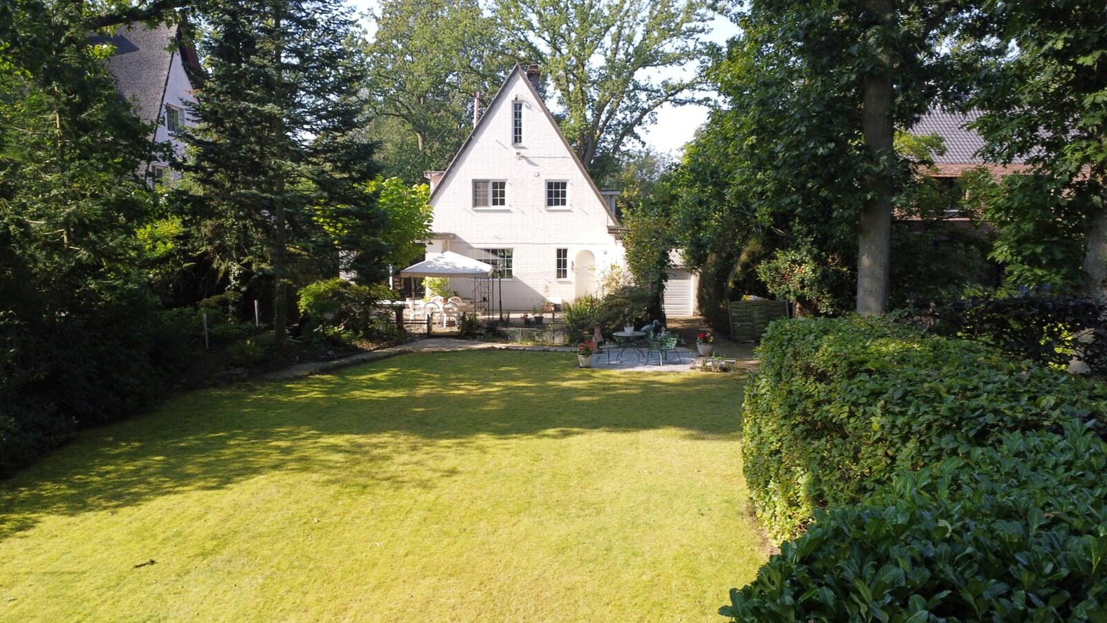 Karaktervolle villa op een perceel van  1.779 m² te Schilde op wandelafstand van het centrum 