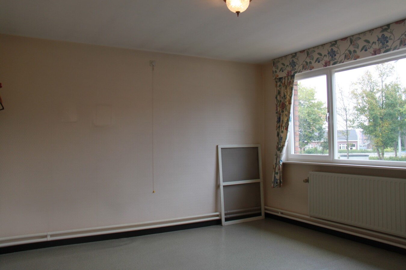 Op te frissen halfopen woning 