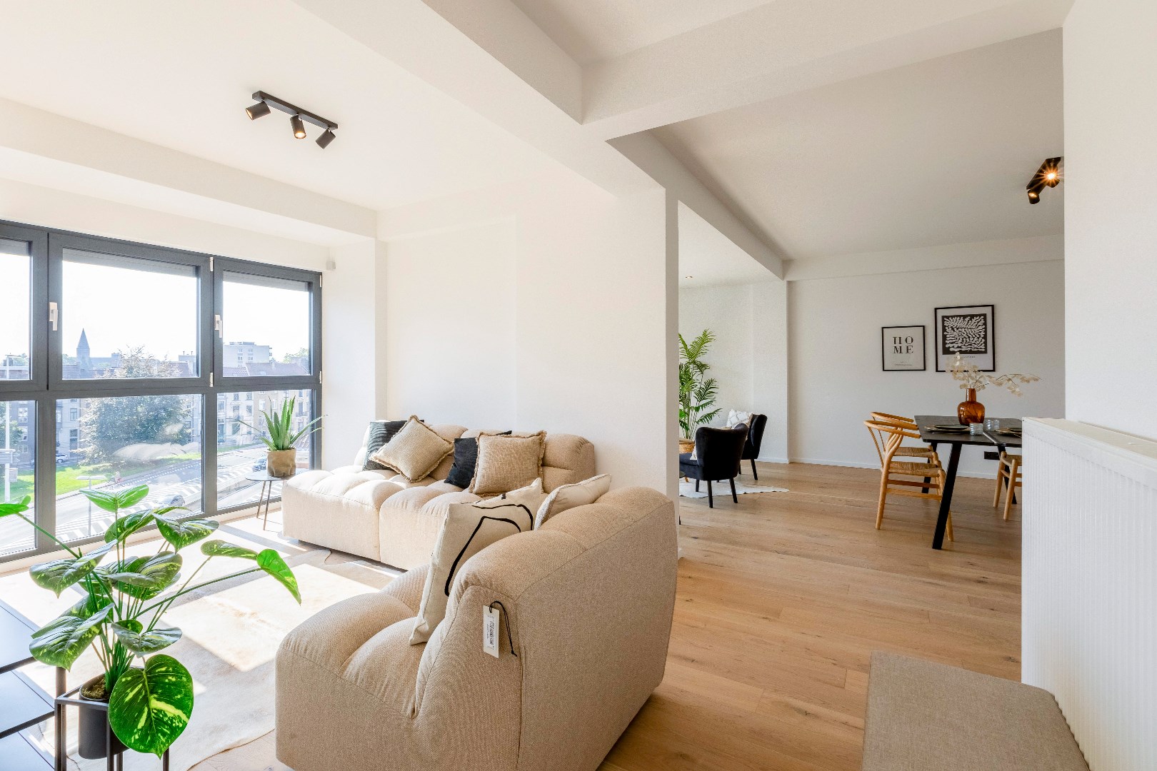 Prachtig gerenoveerd 3 slaapkamerappartement  met  uniek zicht 