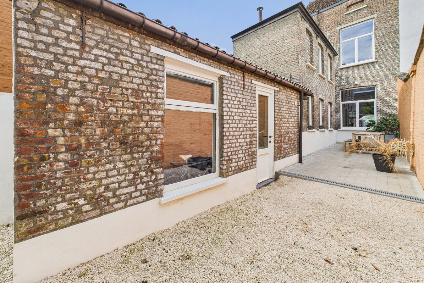 Charmant en volledig gerenoveerd herenhuis met stadstuin nabij het centrum ! 