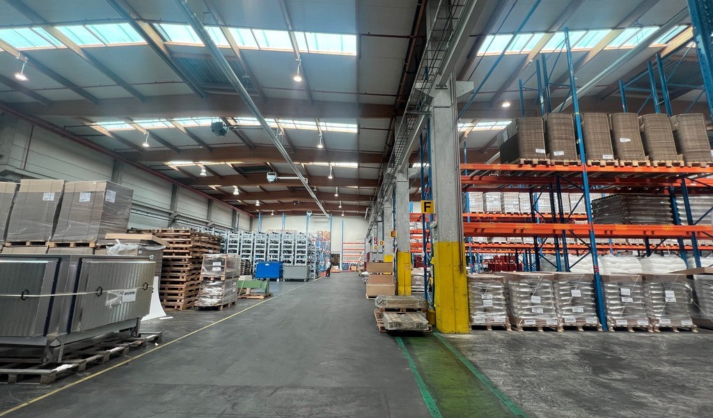 Logistiek bedrijfspand te huur in de haven van Gent