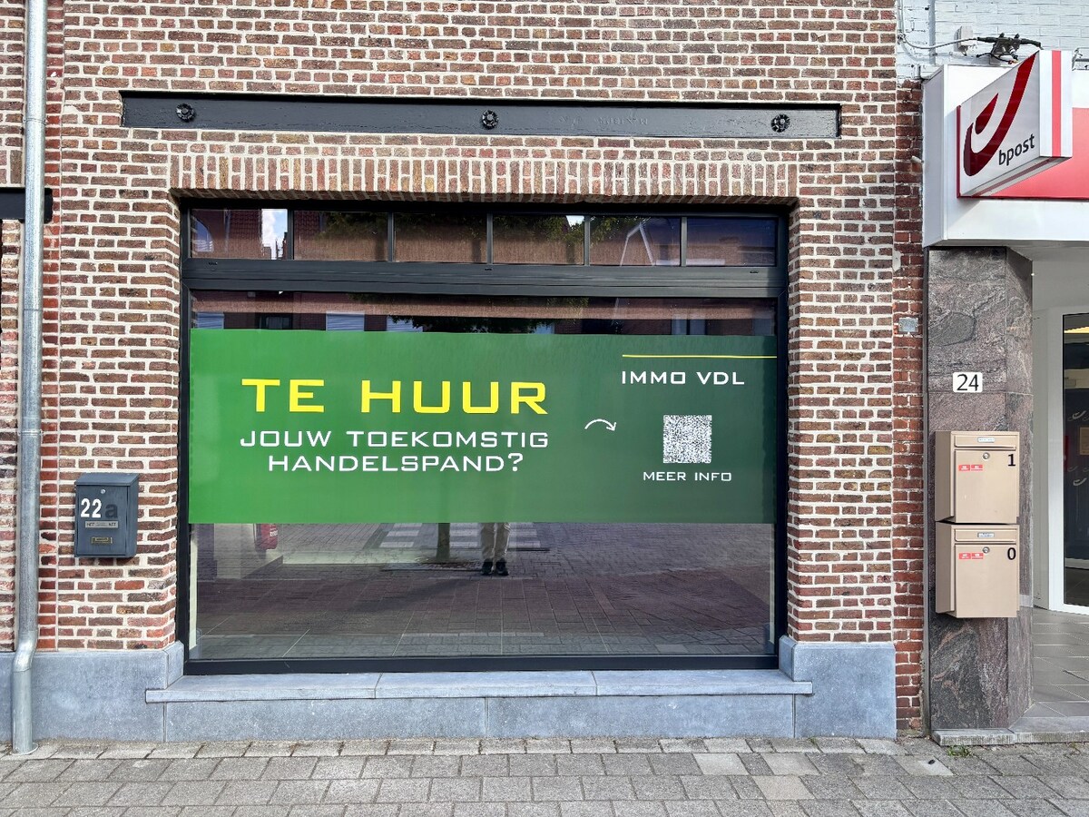 Instapklaar handelsgelijksvloers 90 m² met ruim terras  in het centrum Sint-Antonius naast Bpost. 