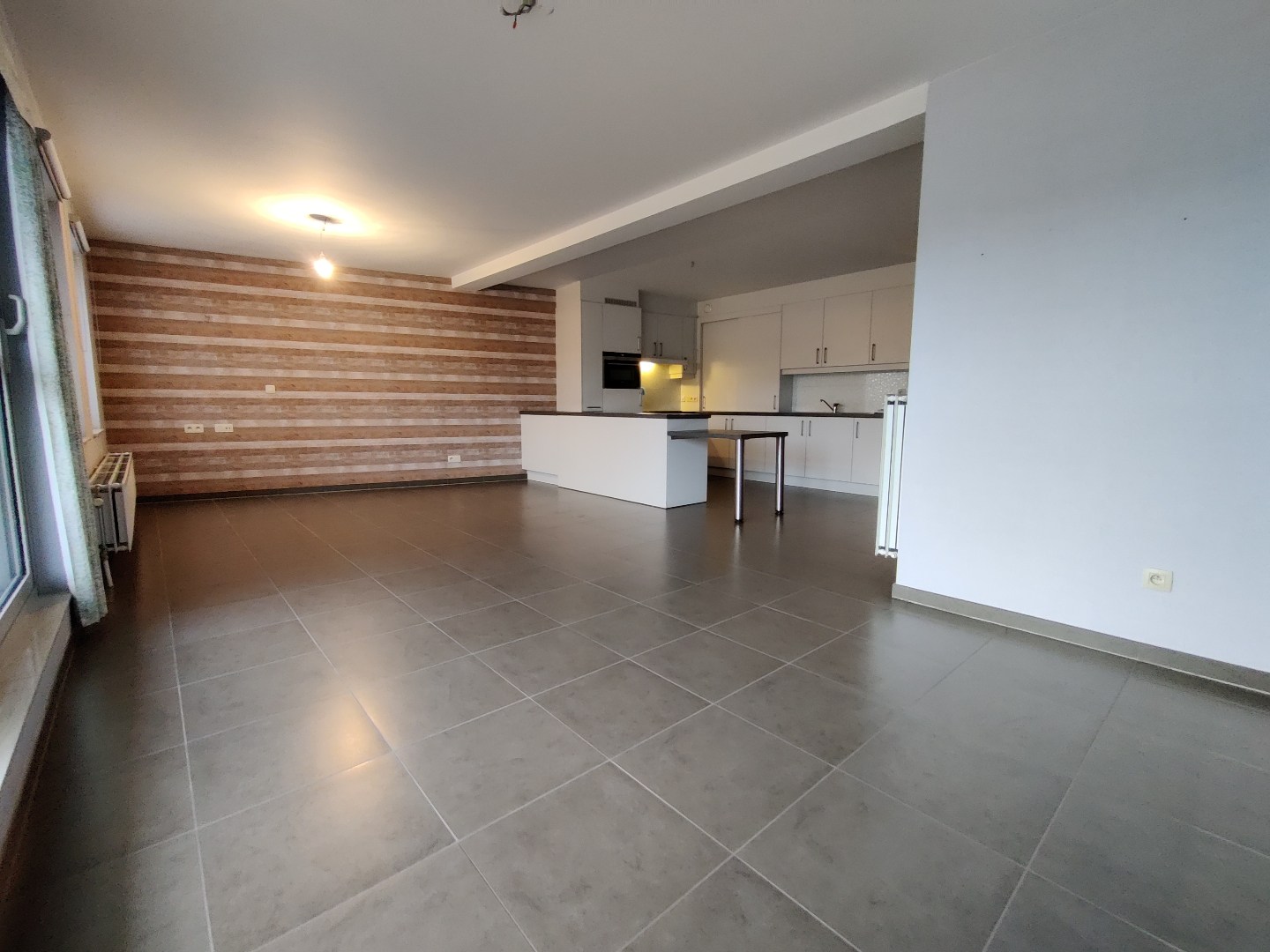 Prachtig, instapklaar appartement met 2 slaapkamers gelegen te centrum Geel 