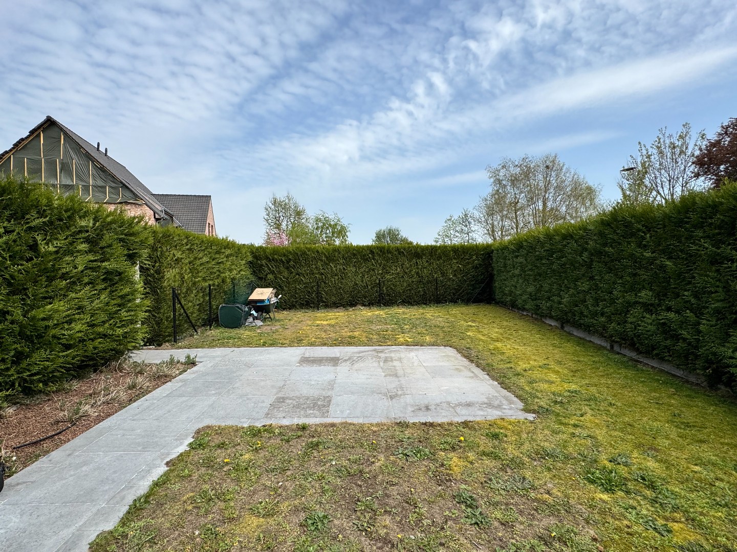 Instapklare halfopen bebouwing met 3 slaapkamers, tuin en garage te Zulte. 