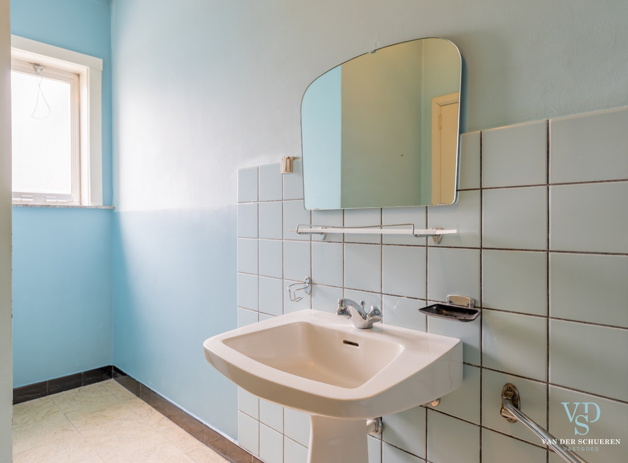 Degelijke, bijzonder ruime woning te Dikkelvenne. 