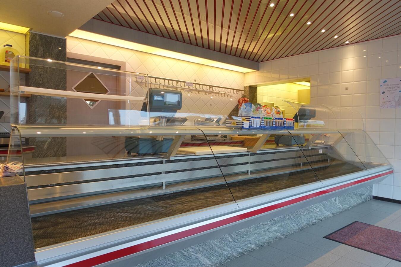 Uitstekend gelegen handelspand met woonst 