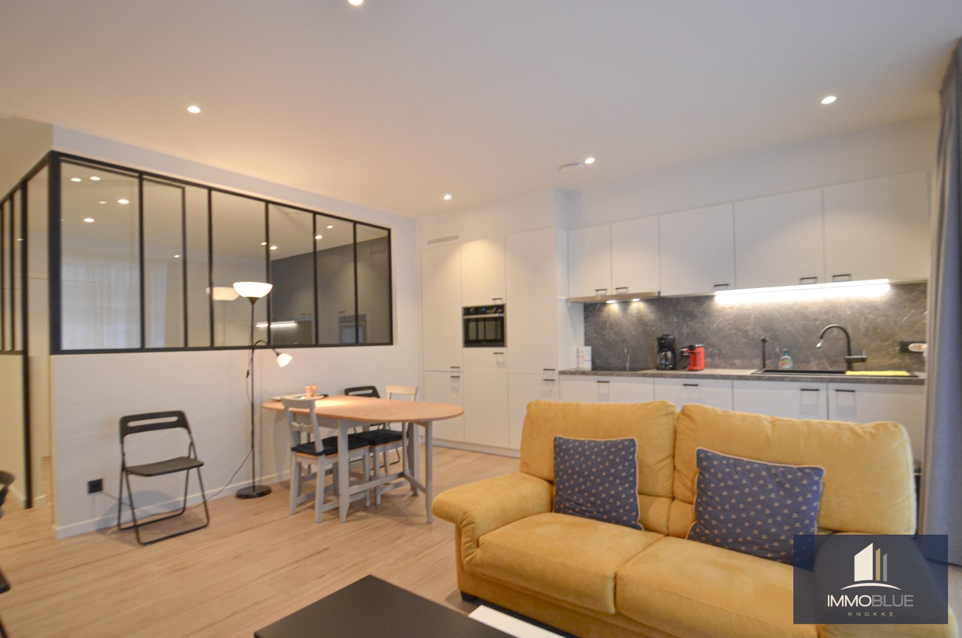 Appartement très récent, idéalement situé à quelques pas de la mer. 