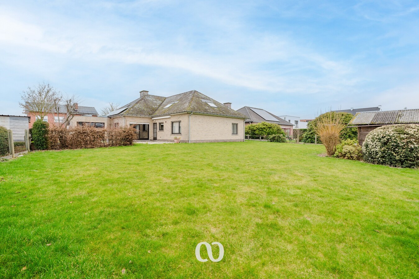 Zeer ruime woning met uitbreidingsmogelijkheden in rustige woonwijk te Kruisem 