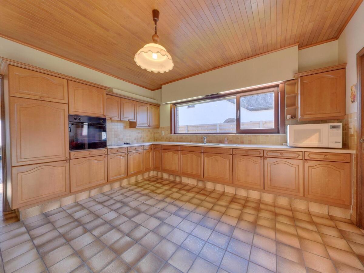 Uitstekend gelegen villa in bungalowstijl 