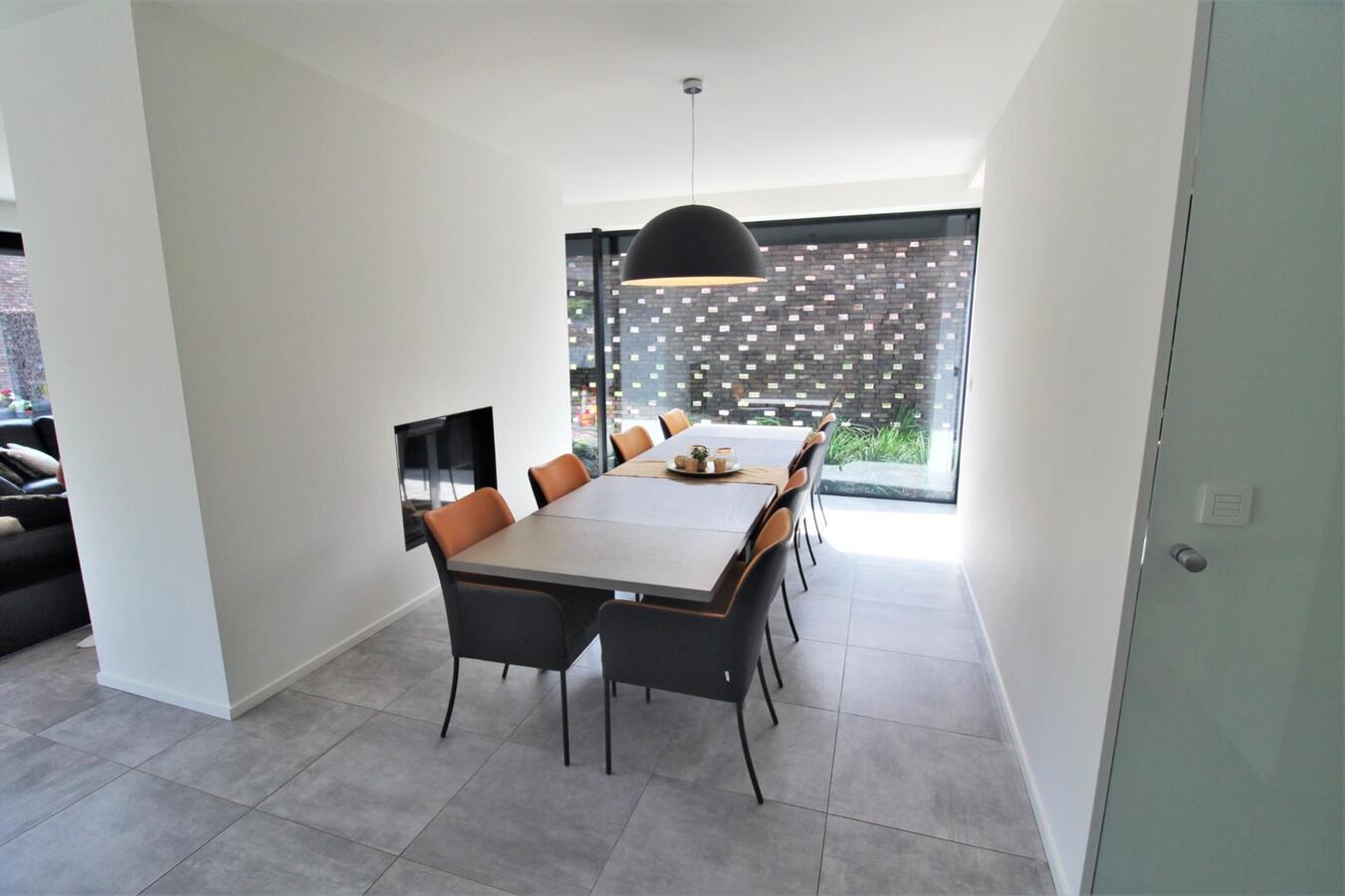 Recent house with stable building, shelter and meadows at approximately 74 a in Lubbeek (Flemish Brabant). 