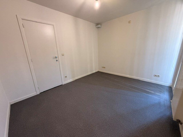 Verzorgd appartement met 1 slaapkamer, terras en lift in het centrum van Maaseik. 