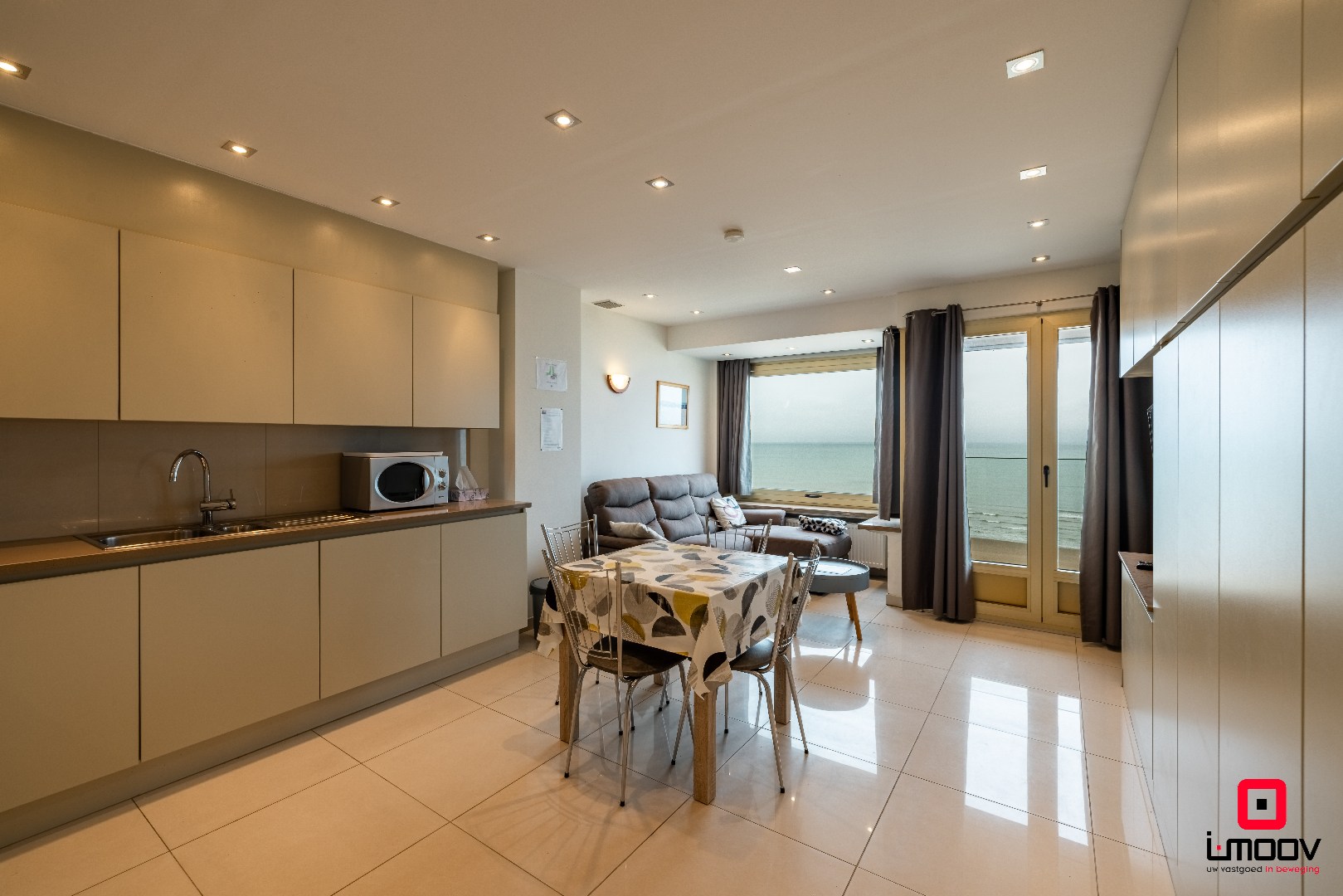 Bovenste verdieping studio met adembenemend zeezicht aan de Zeedijk, Mariakerke 