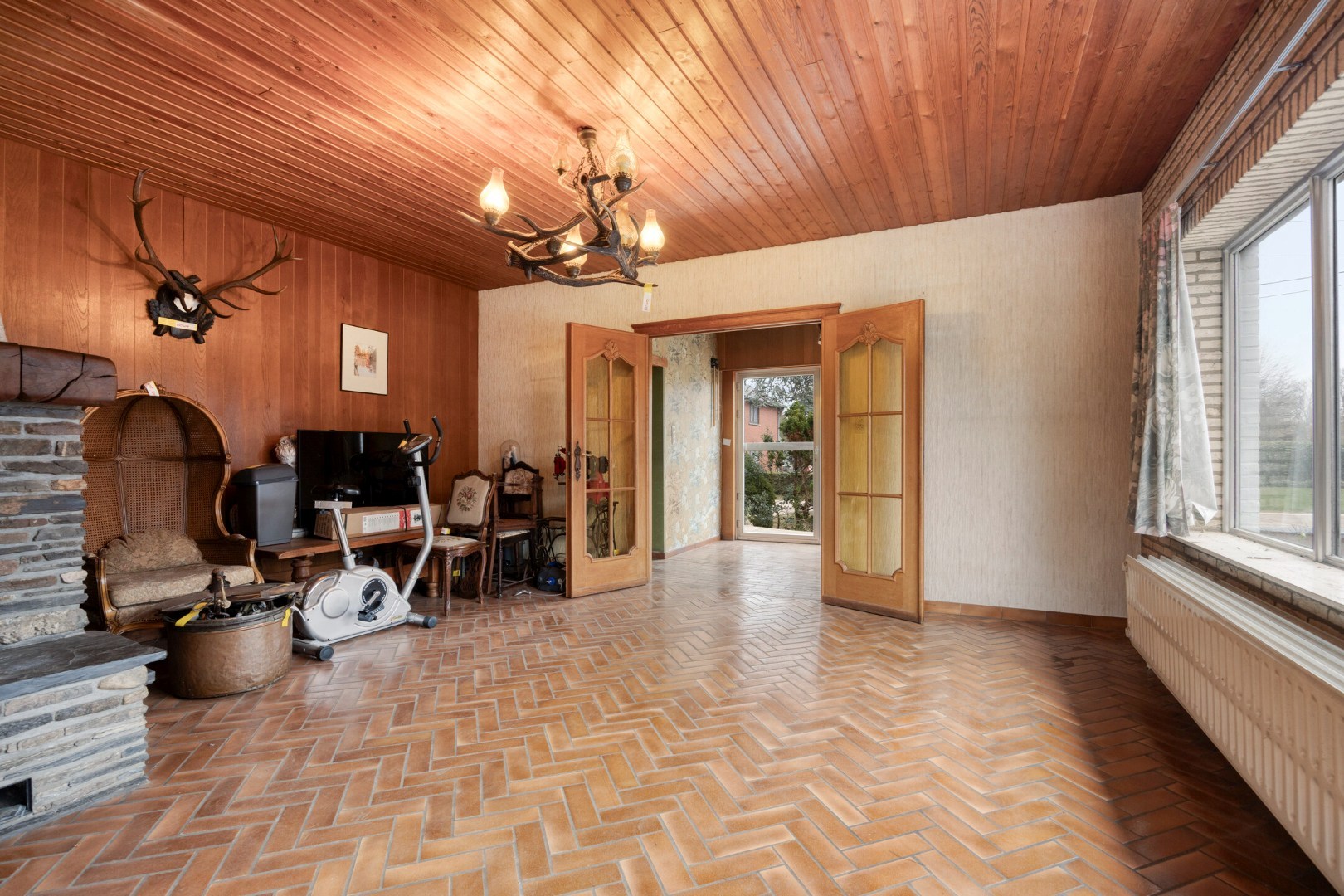 Open bebouwing met 3 slaapkamers, ruime garage op een perceel van 9a 62ca– EPC 596 kWh/m² - bewoonbare opp. 218 m² 