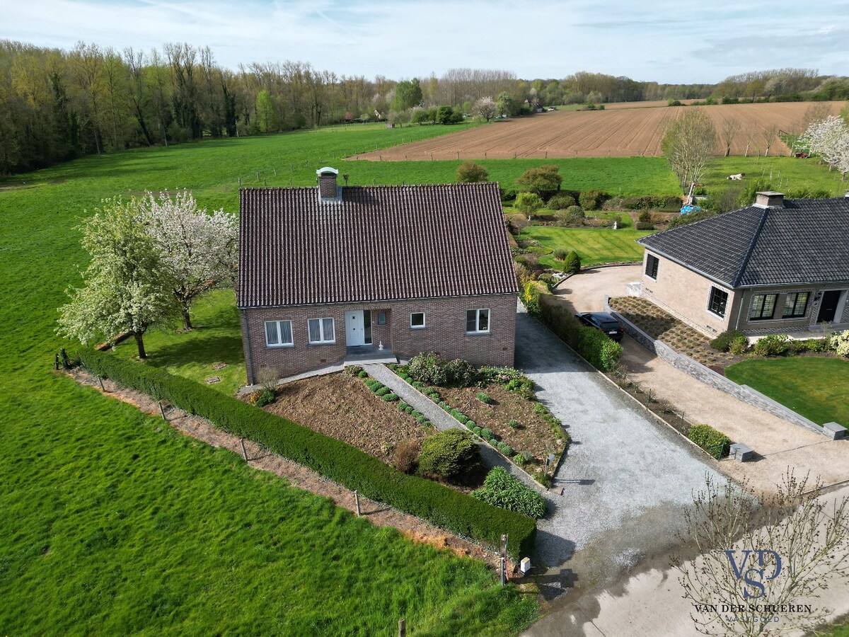 Ruime woning op unieke locatie in het groen, vlakbij Dikkele 
