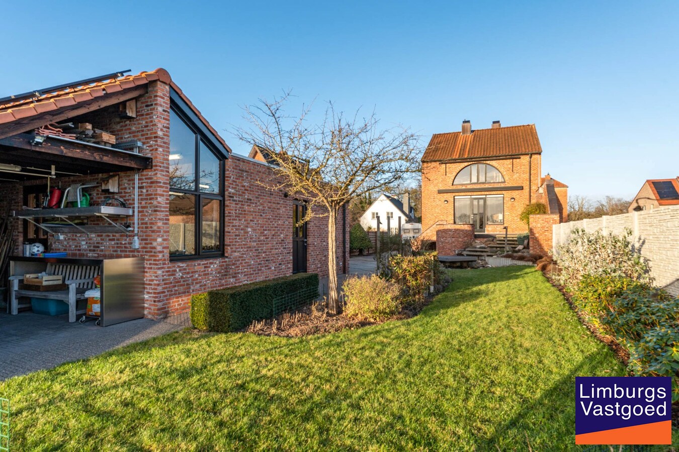 Gezinswoning met zuidgerichte tuin en garage, 5a 85ca 