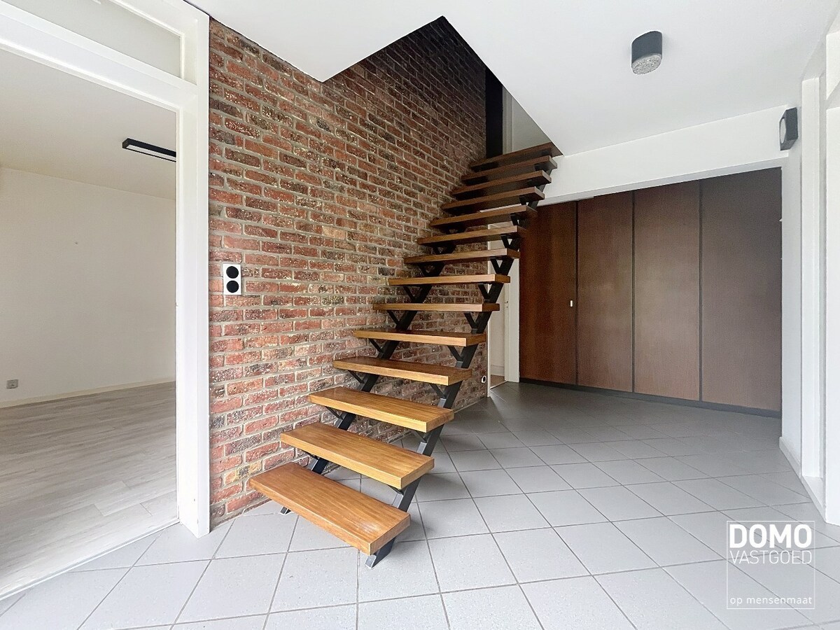 Open bebouwing met karakter, ruimte en tuin op topligging te Schulen 