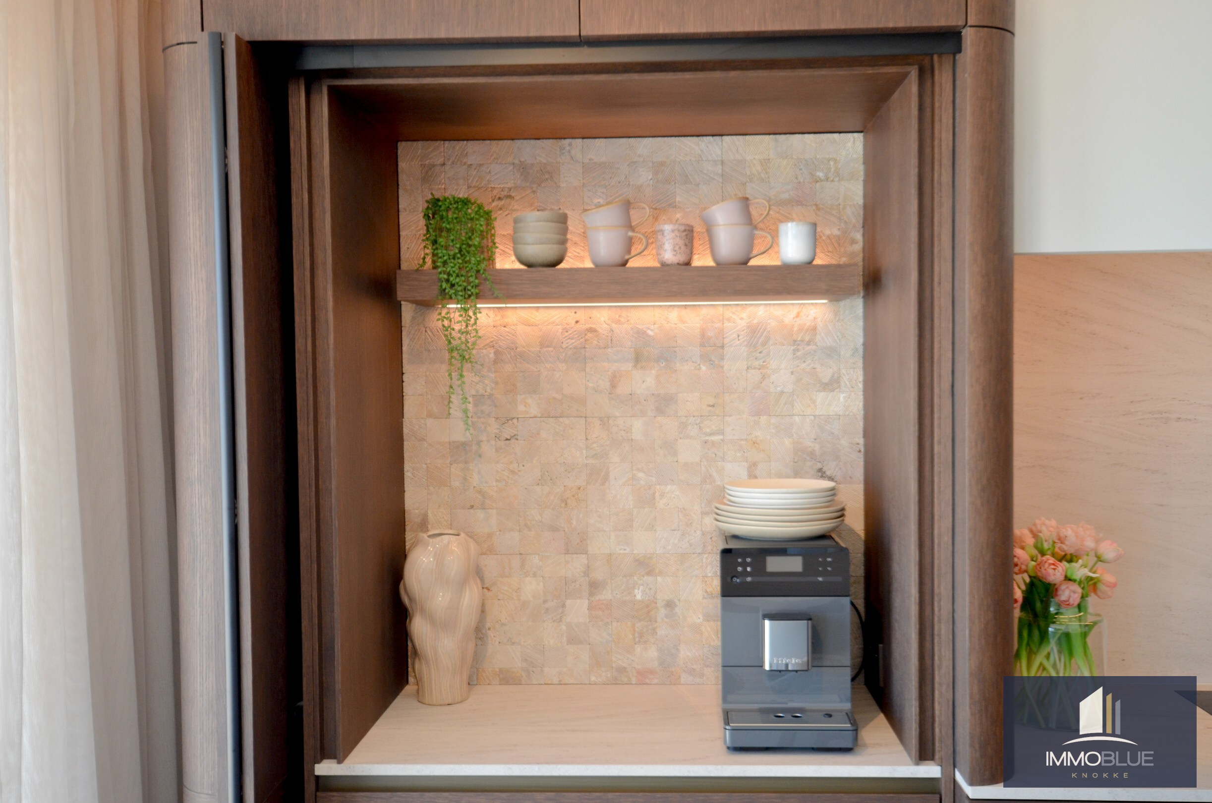 Appartement exceptionnellement rénové avec vue mer frontale situé au Zoute. 