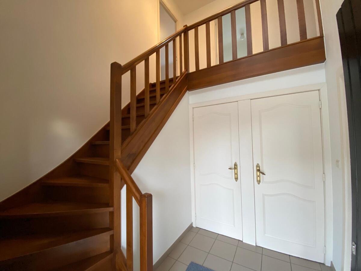 Rustig gelegen halfopen bebouwing met 3 slaapkamers 