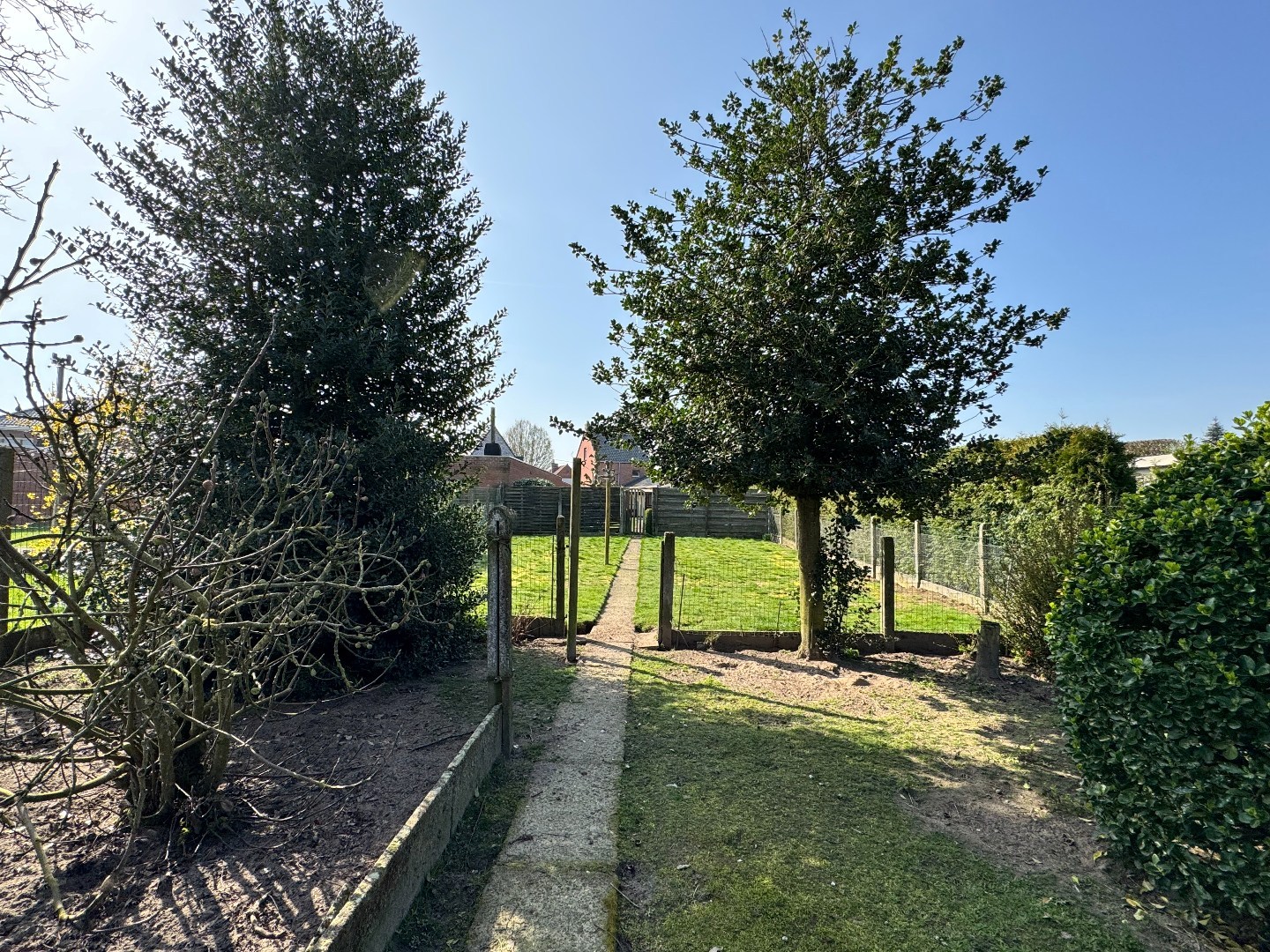 Woning met veel potentieel, 4 slaapkamers en garage te Zulte. 