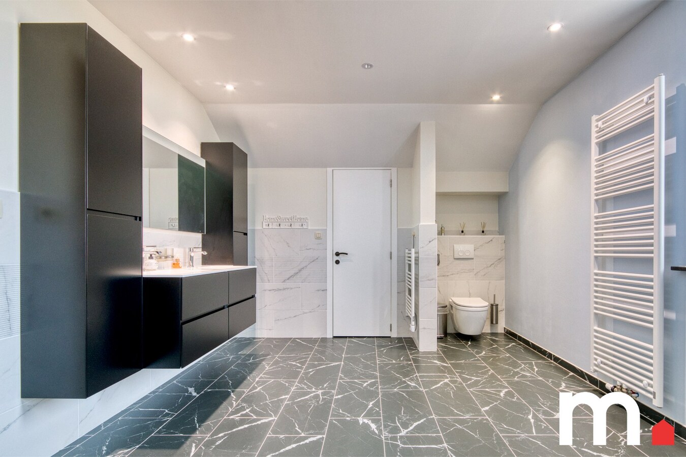 Gerenoveerd centraal gelegen woonst met praktijkruimte te Moorsele ! 