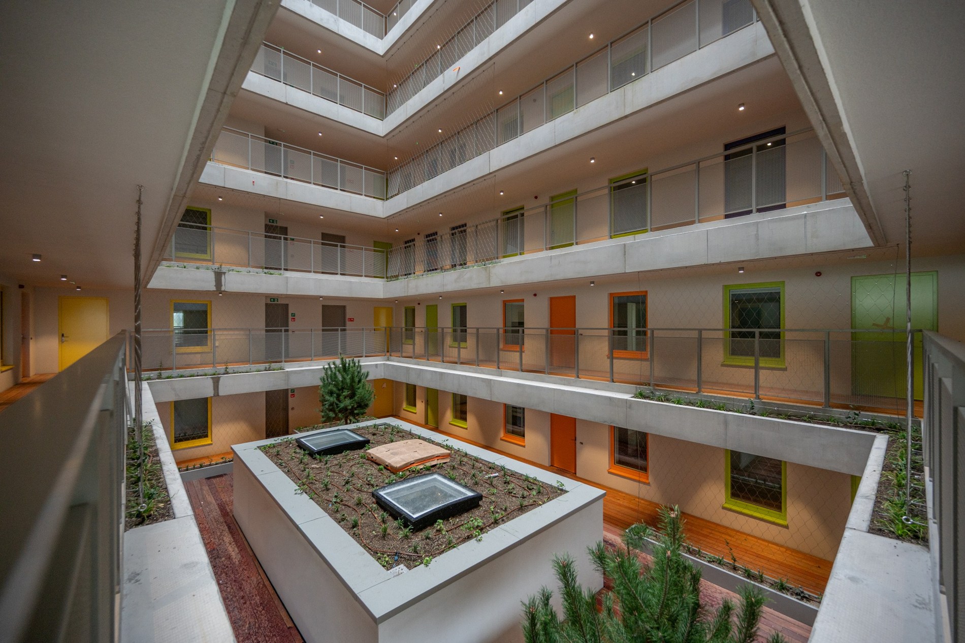 Centraal gelegen 2-kamer appartement te Res. Hoost op wandelafstand van de Zeedijk van Heist. 