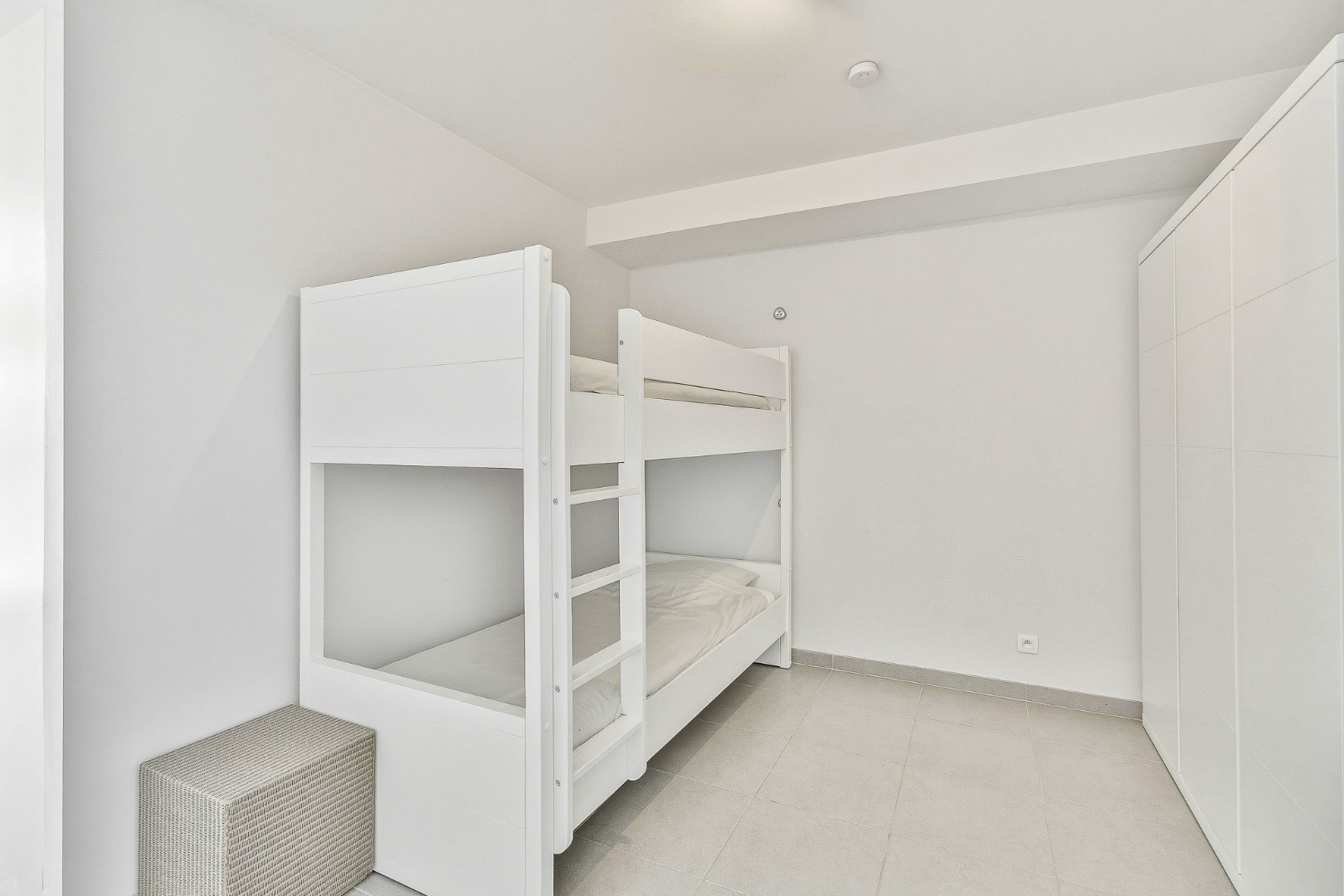 Instapklaar gelijkvloers appartement met zonnig terras 