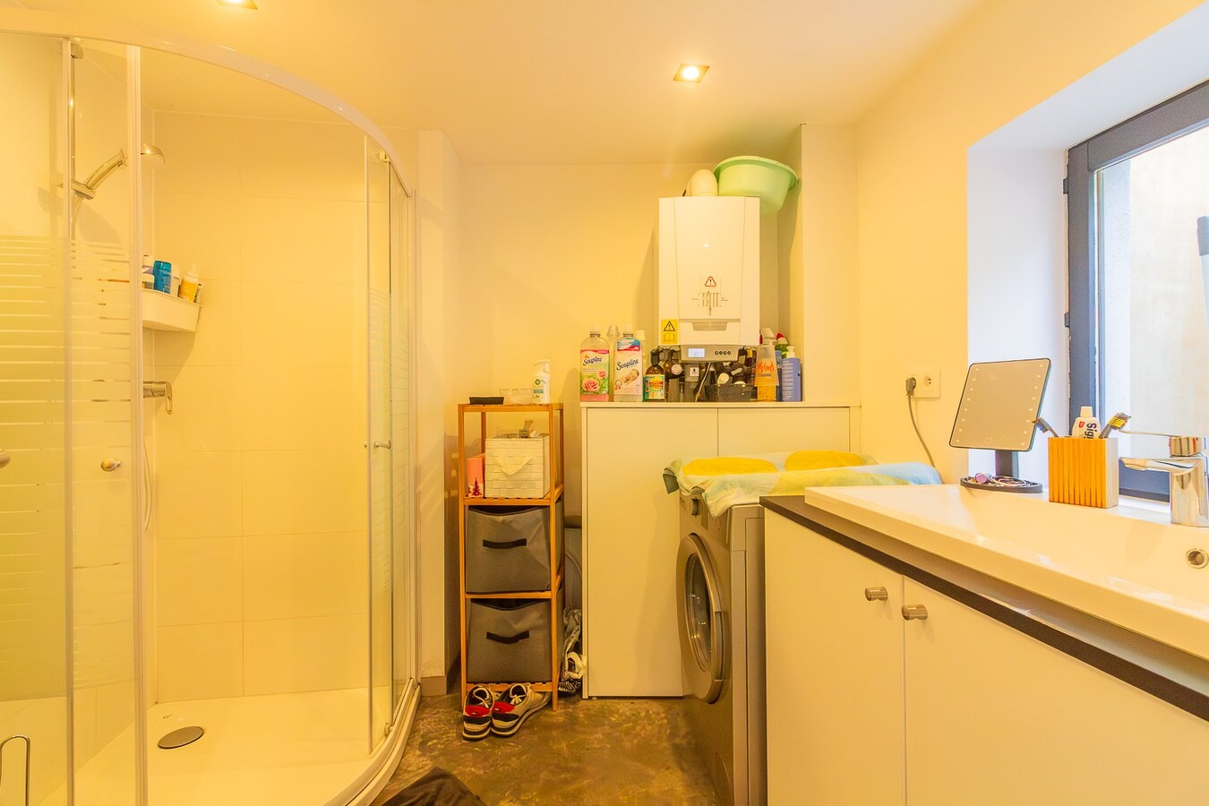 Maison 3 façades rénovée avec cour, à deux pas du parc de Mouscron 