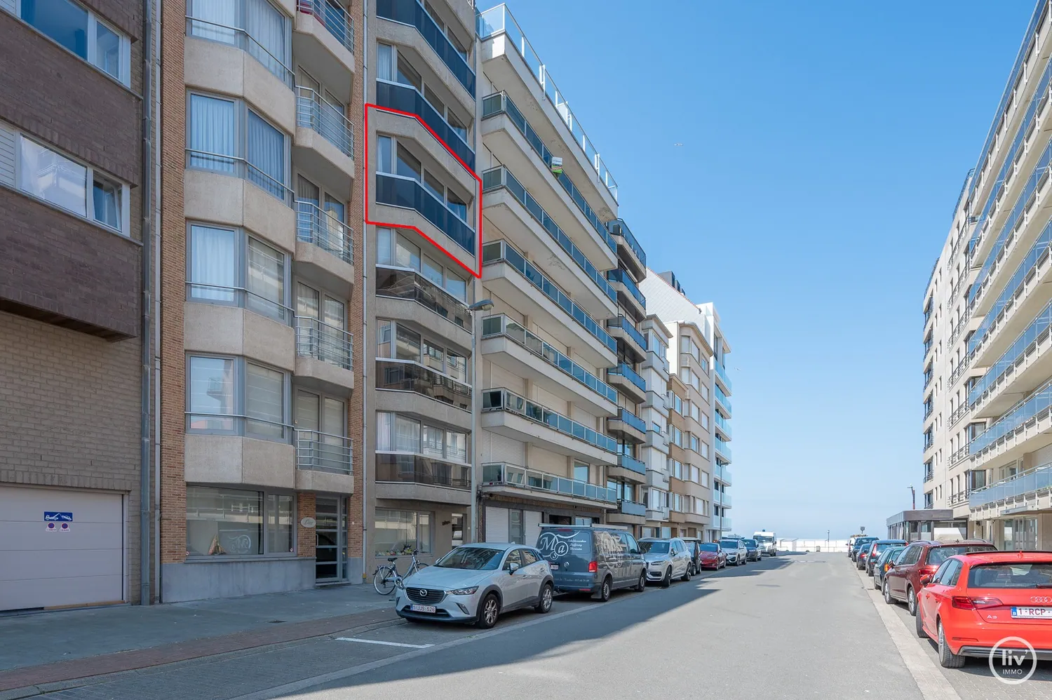 Ruim appartement met 3 slaapkamers en zijdelings zeezicht centraal gelegen in de Sterrenlaan te Knokke.